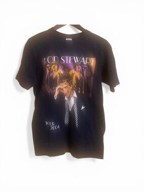 Rod Stewart Tour 2004 T-Shirt size Medium. Black with Concert Locations on back.